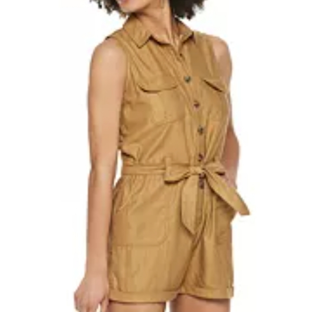 SO belted romper like new